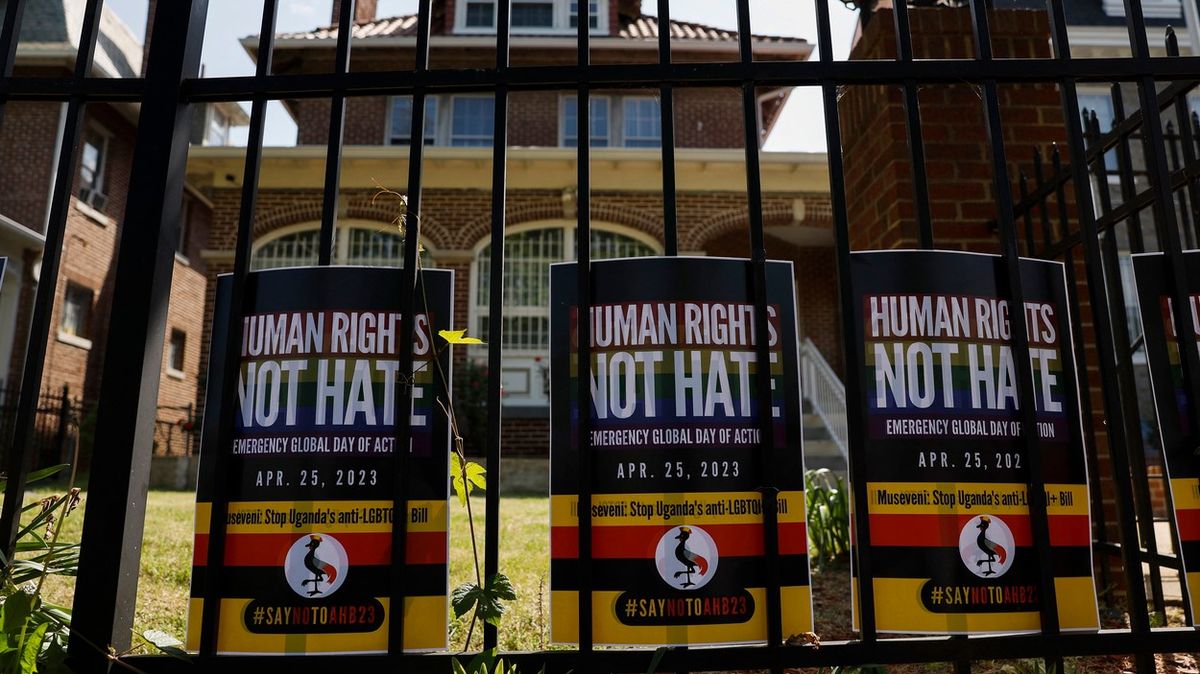 Prezident Ugandy podepsal nejtvrdší zákon proti LGBTQ+ na světě